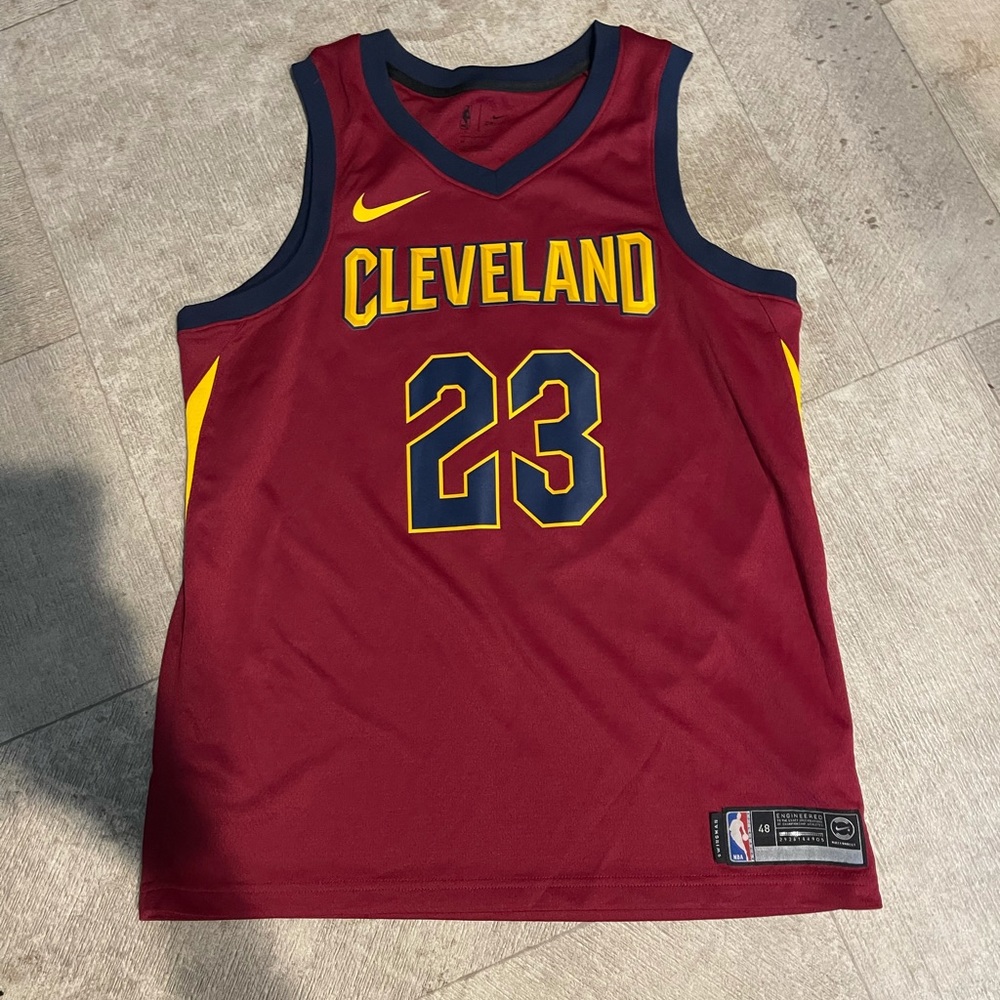 NIKE Clevand Caviliers LeBron James Maroon SZ Large